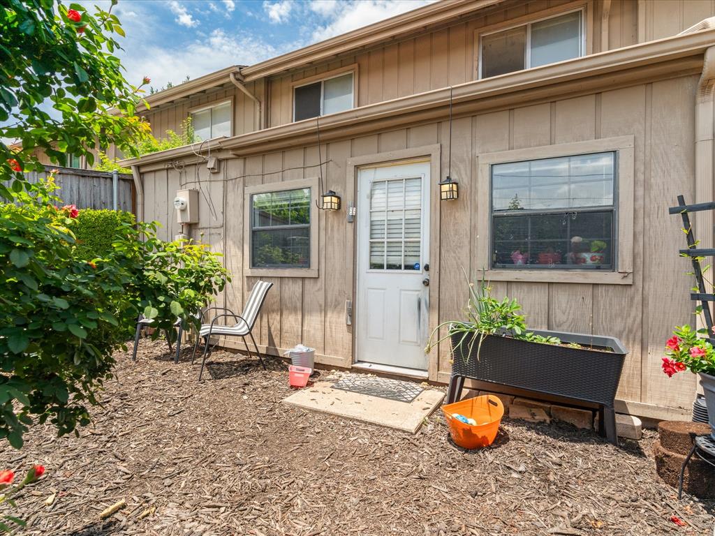 Laguna Twnhms - Residential