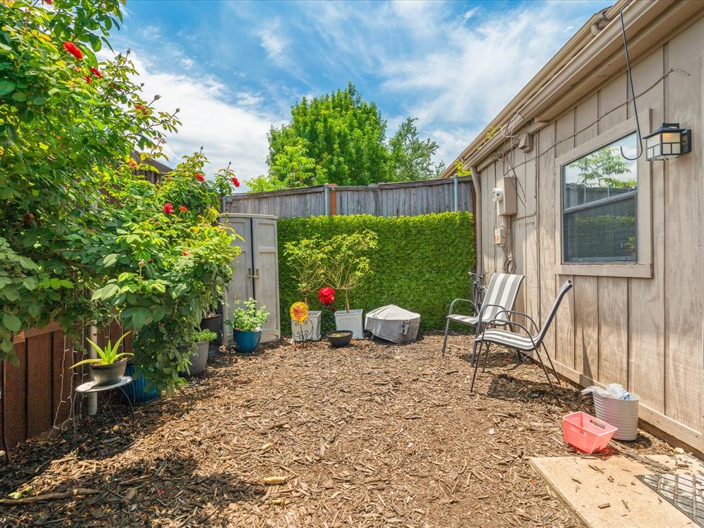 Laguna Twnhms - Residential