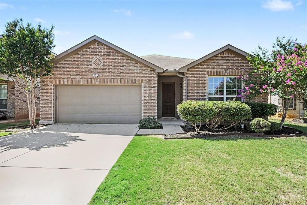 ****FHA Available 09-8-2026.****. Ask about the available 2–3% Homeward lender incentive. Beautiful 3-bedroom, 3-bath
home featuring wood flooring in all bedrooms. Conveniently located near I-30 and Loop 820 with easy access to downtown
Fort Worth, Lockheed Martin, and NAS JRB. Enjoy nearby shopping, dining, parks, and entertainment, including Lake Worth,
Marion Sansom Park, the Fort Worth Stockyards, Sundance Square, and the Cultural District.