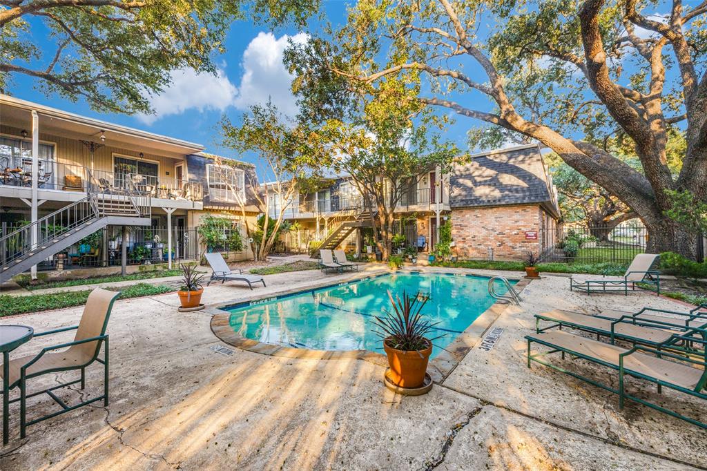 TOWNEOAKS TERRACE CONDOMINIUM - Residential