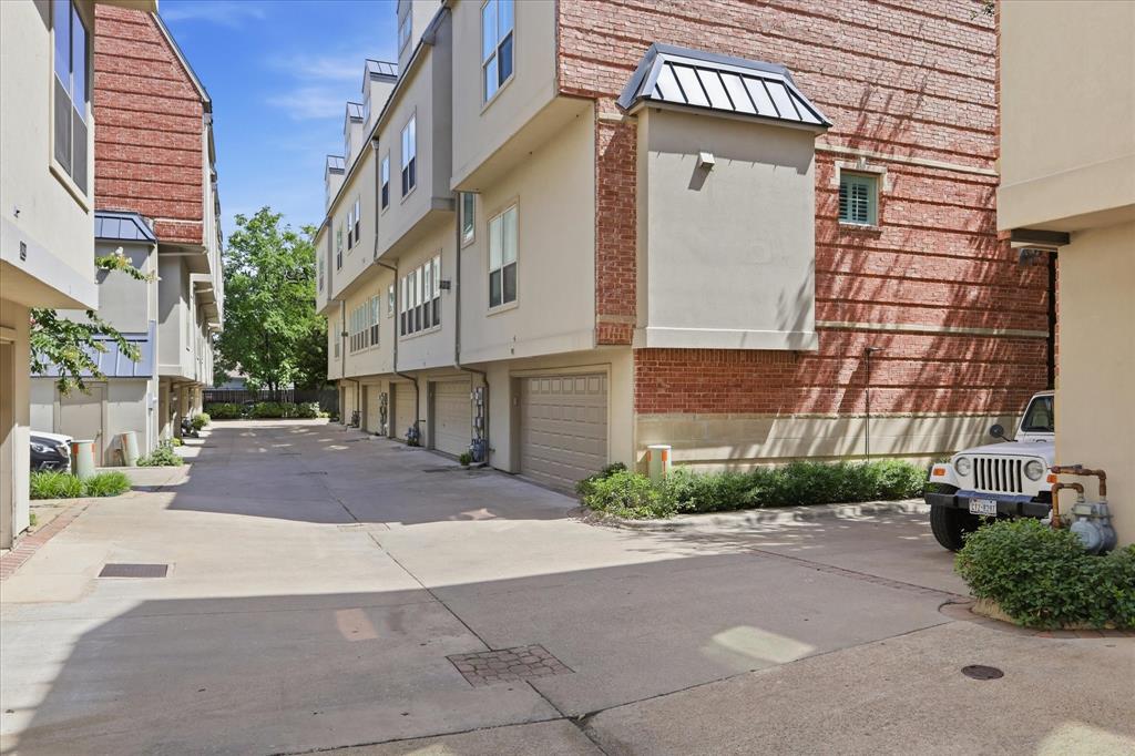 Georgetown Court Twnhm Condos - Residential