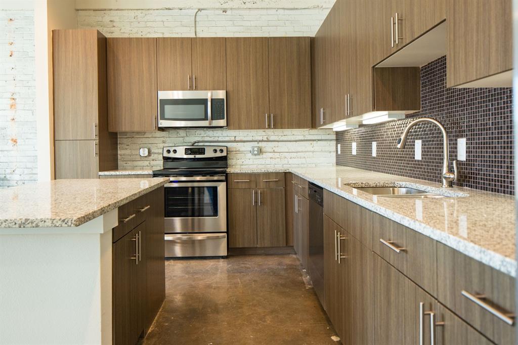 Brand new boutique loft apartment community coming to Fort Worth’s blossoming Near Southside District with high efficiency products and systems, home automation system, built-in premium sound system, stainless steel appliances, granite countertops with undermount sinks, wood and concrete flooring, stand alone showers, FOB access controlled security, roof top deck overlooking Downtown and Billiard Room.