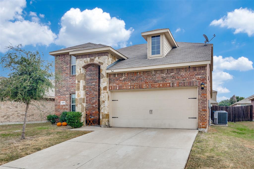 Gorgeous Move in Ready home in a popular subdivision! Stately Curb Appeal, Soaring Ceilings, & Huge backyard for Entertaining! Large Living Room w along with 3 and half baths makes this the perfect home for the family of any size! Kitchen Open to Living w Breakfast Bar, Dishwasher & Microwave, & Large Pantry! ***HUGE DOWNSTAIRS MASTER BEDROOM Suite w High Ceilings, WIC, & Custom Shower