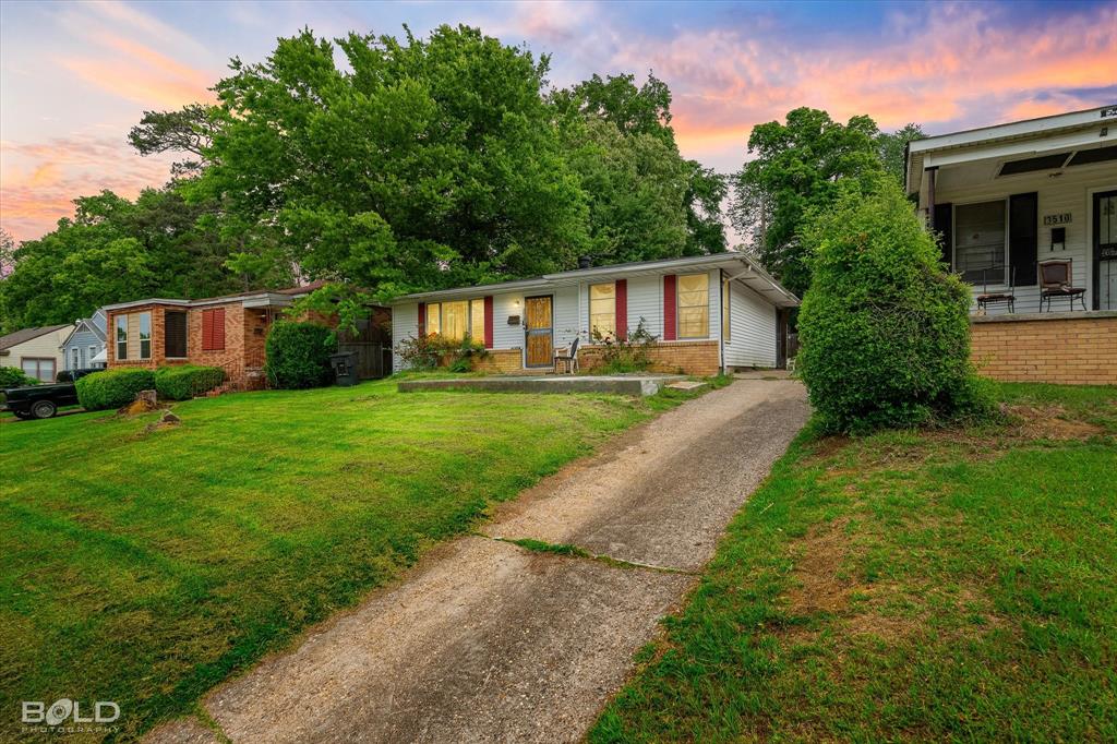 3BR 2BA Home – Motivated Sellers, All Offers Welcome!
Don't miss this incredible opportunity! This 3-bedroom, 2-bathroom home is being sold as-is by highly motivated sellers — all offers are welcome and will be considered. It needs some TLC, but with a little work, this fixer-upper has the potential to become a fantastic home or a solid investment. Whether you're a first-time buyer, an investor, or a renovator looking for your next project, this one is priced to sell and won't last long. Bring your best offer today!