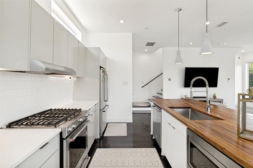 4811 MANETT CONDOS - Residential