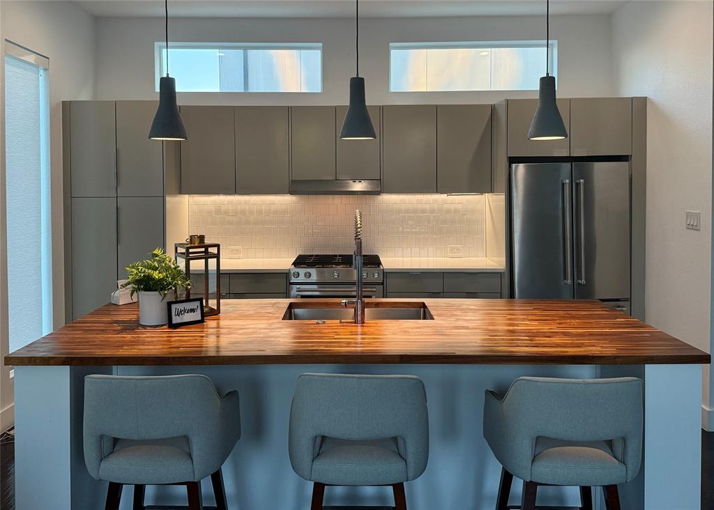 4811 MANETT CONDOS - Residential