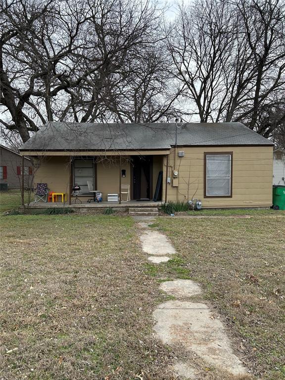 THE HOUSE IS LOCATED ON A LARGE CORNER LOT. THE PROPERTY IS PRESENTLY LEASED AND IS A GOOD OPPORTUNITY AS AN INVESTMENT. THE LISTING AGENT IS RELATED TO THE SELLER. BUYER OR BUYER'S AGENT TO VERIFY ALL INFORMATION.