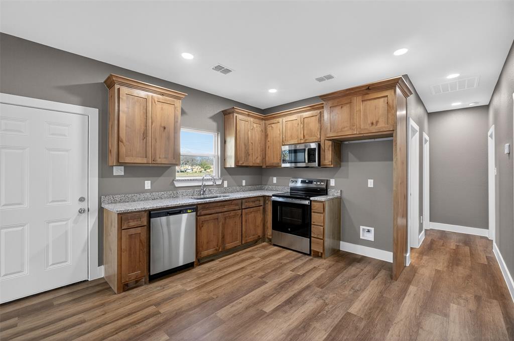 Lawn Place 01 - Residential