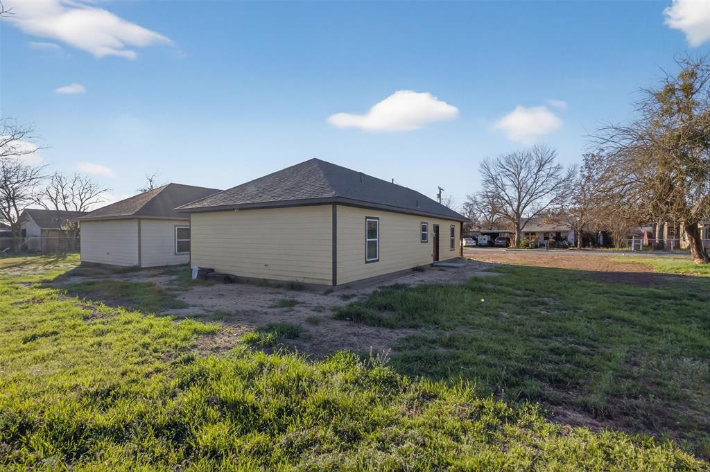 Lawn Place 01 - Residential