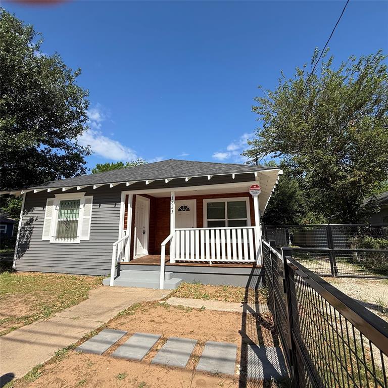 This house is gorgeous to the T. Move in ready!  Updated, open, very stylish and inviting.  Quartz countertops, neutral gray tones, light and bright.
New HAVC, updated electrical, new garage door, and stunningly beautiful.