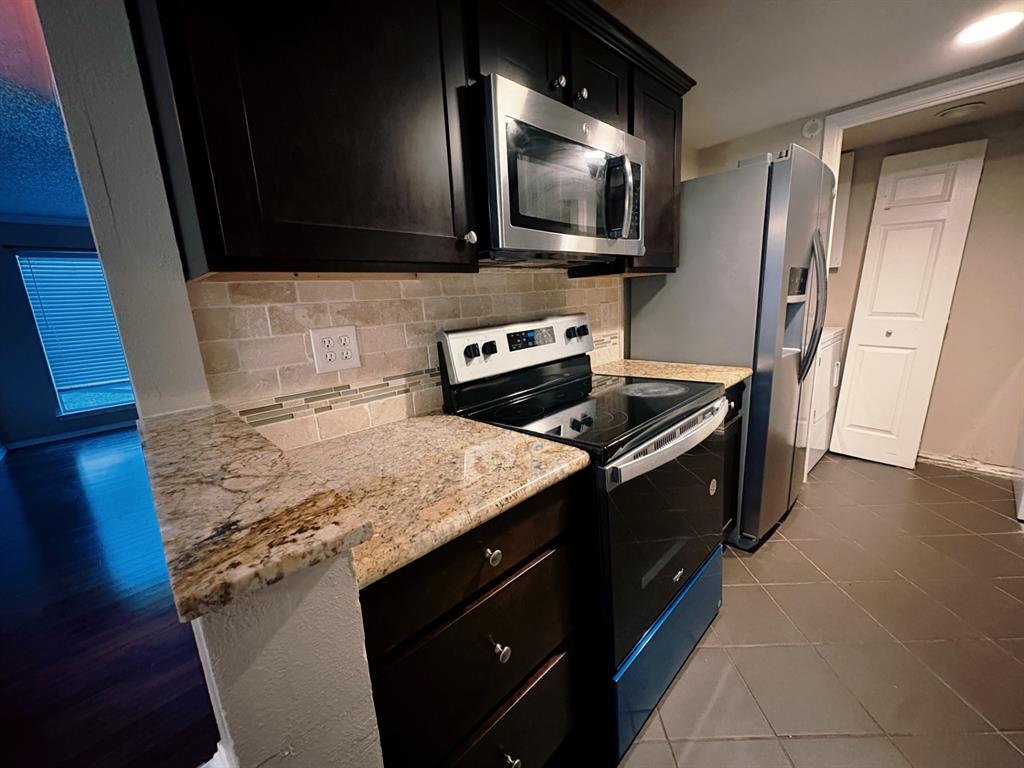Centre Square 01 Condo - Residential