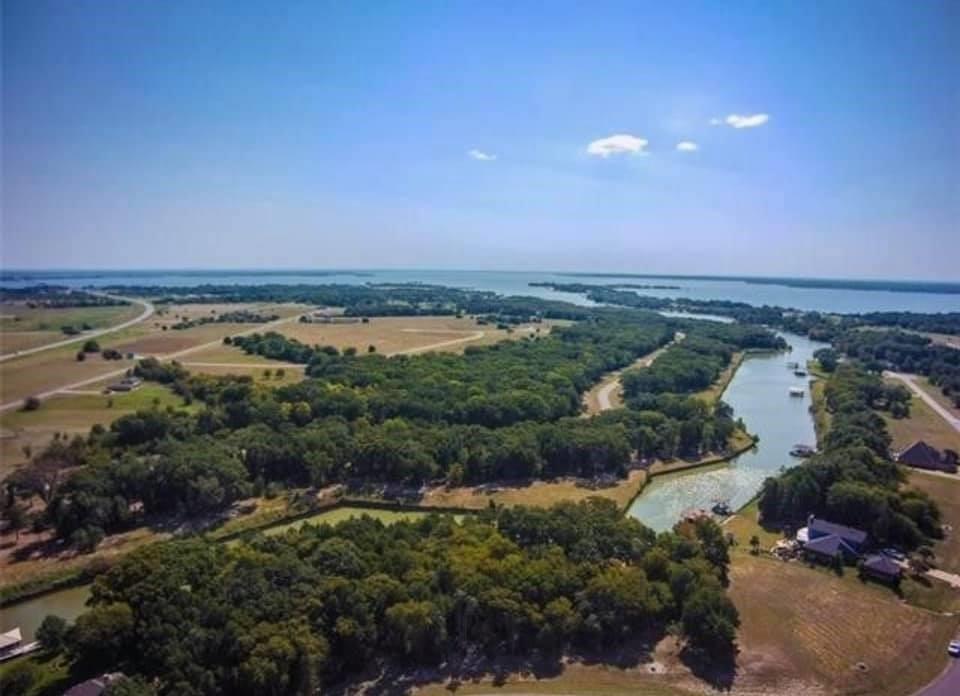 Discover the perfect blend of country charm and lake-living luxury on this 5-acre lot located in the beautiful Shores at Richland Chambers community. Build your dream home or weekend retreat surrounded by nature—with horses welcome!
Enjoy all the exclusive community amenities including:
Gated entrance for security and privacy
Clubhouse with resort-style features
Private beach and boat launch access
Underground utilities and well-maintained roads

This property offers endless potential for your ideal lifestyle—whether it’s peaceful country living, lake adventures, or both.