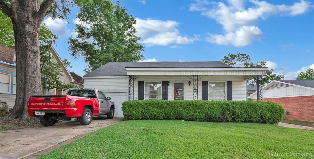 Great investment opportunity! This property has a main house with 2 bedrooms and 2 bathrooms. The living room is open to the dining room that seamlessly flows into the kitchen. Outback there is a garage apartment. There are 2 bedrooms, 1 bath, living room and kitchen. The second bedroom is a walkthrough