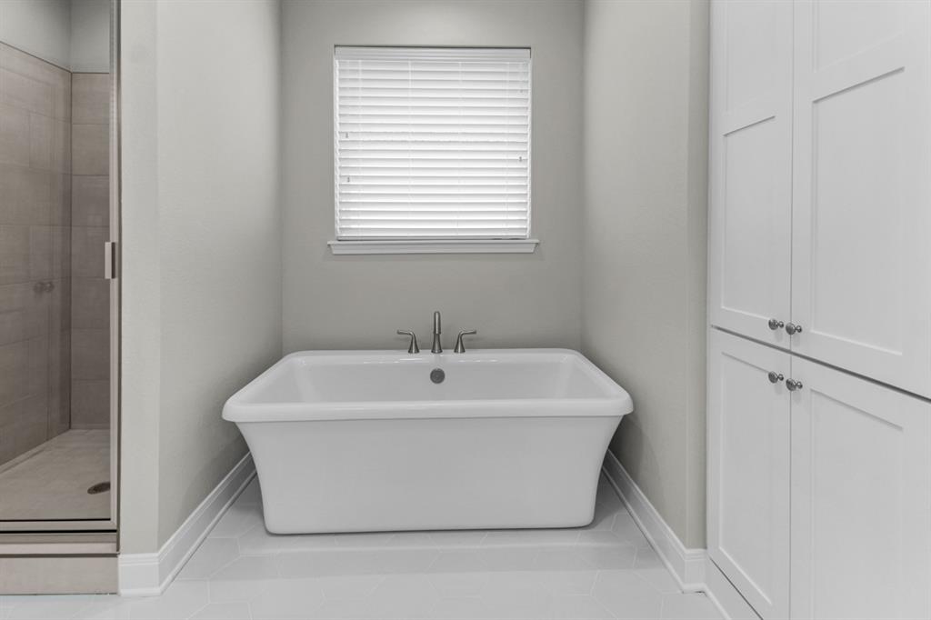 Royal Vista Estates - Residential Lease