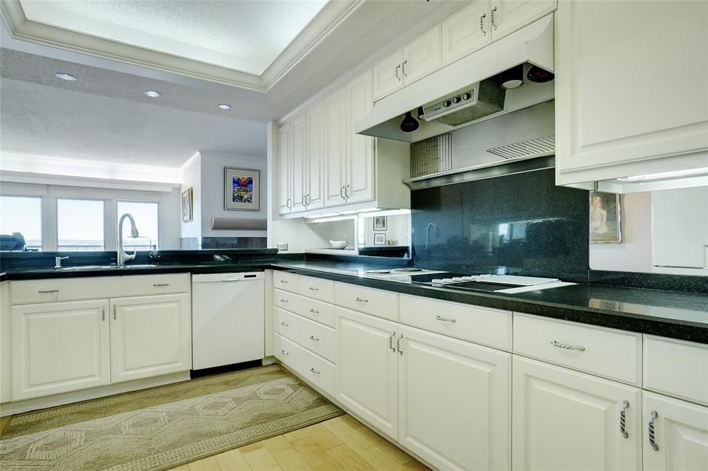 Reflection Bay Condo On Lake Arl - Residential