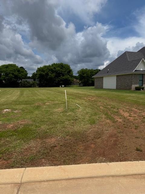 Lot for sale ready to build your custom home.   Legacy elementary, Benton middle, Benton High at Kingston!  City water & sewer, gas, and high speed internet on site.  Awesome deal on the last lot left to build on in Jamestowne.