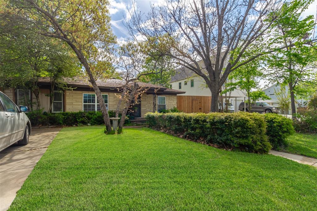 CALLING INVESTORS AND BUILDERS! PREMIUM LOT, OVER QUARTER ACRE. GREAT FUTURE MULTIFAMILY OR NEW BUILD . This 2 bedroom, 2 bath home is located in the highly coveted River District of Fort Worth. Multiple possibilities. Whether you're looking for a lucrative multifamily new build, a premium investment property rehab or a spacious luxury new build this is a rare find. With over 77 feet of frontage!! The lot is 150 ft deep. Has the potential to accommodate 3 town homes. Large backyard with a storage workshop. Home is sold as is, and is most suitable for teardown and new build.