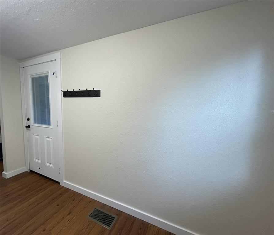 WHISPERING OAKS - Residential