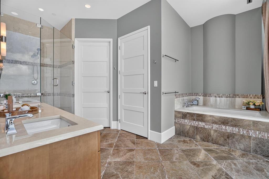1301 Throckmorton Residences - Residential