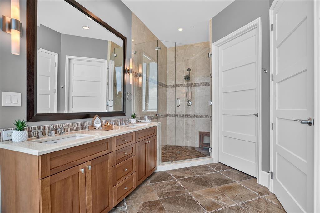 1301 Throckmorton Residences - Residential