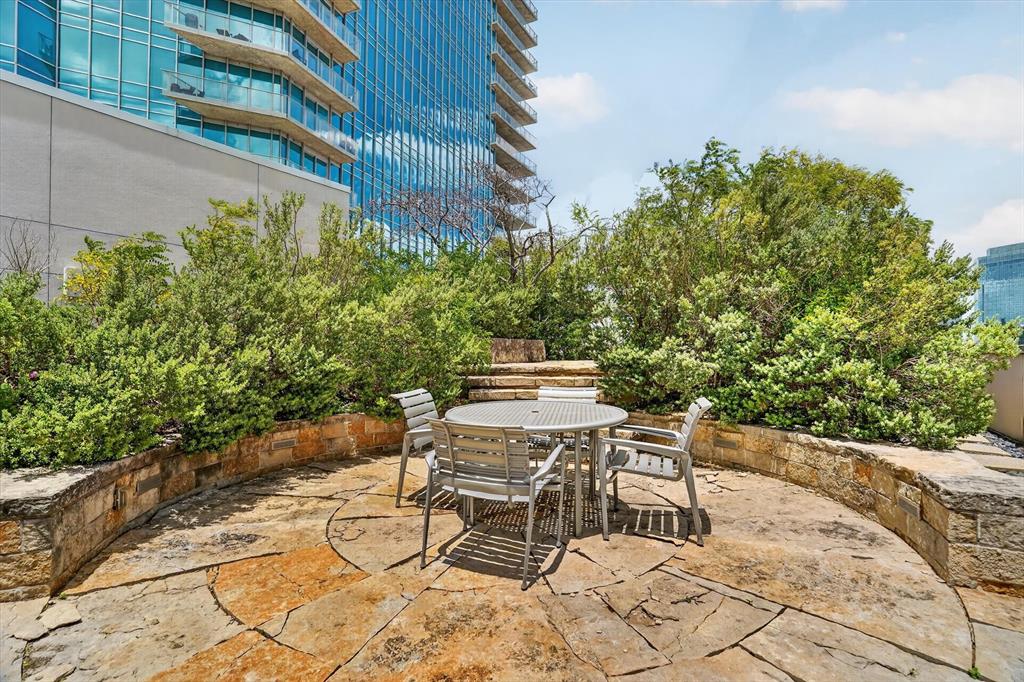 1301 Throckmorton Residences - Residential