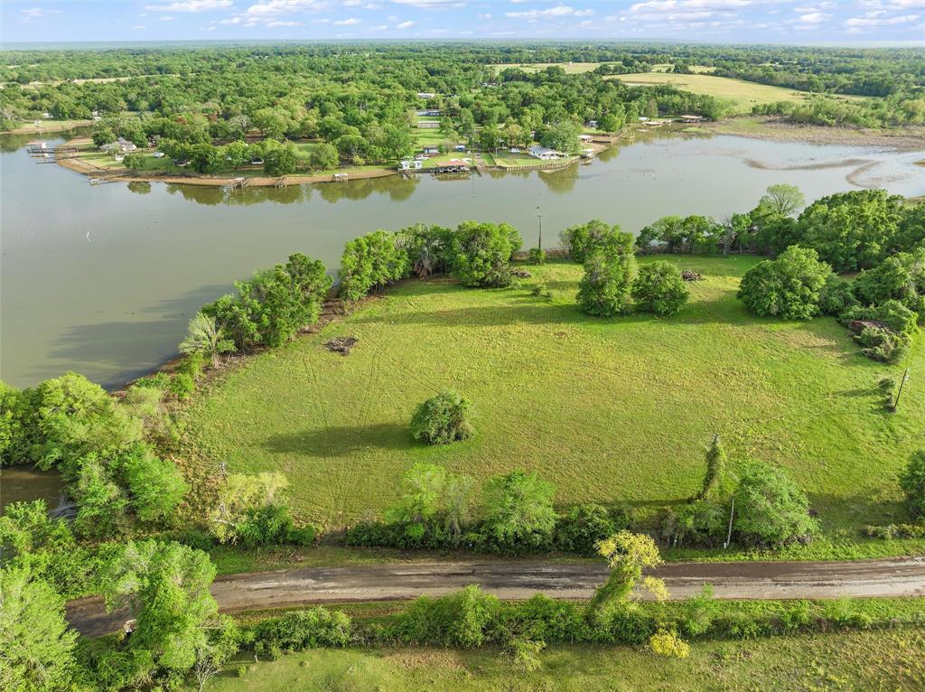 Lake Limestone is a beautiful central Texas lake surrounded by beautiful woods and wildlife. The lake is a popular destination for fishing, boating, and outdoor activities, and its peaceful atmosphere attracts many people looking for a serene getaway.
This is one of several lakefront lots in the Lake Limestone Estates subdivision, offering the perfect opportunity for those looking to build their dream home or vacation retreat. Located near the marina, these lots offer beautiful views, quiet country air, and quick access to all the amenities you need to enjoy life on the lake.
With all the chaos of city life, everyone needs an escape and a way to recharge and enjoy the fresh air. Located only 2 hours from DFW, Austin, and Houston, Lake Limestone is the place to do just that.