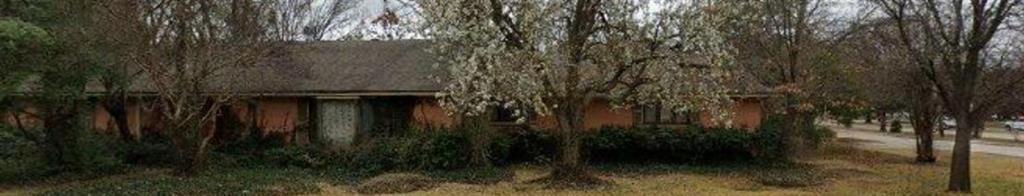 Half-acre corner with large 1 story home and pool for R&R upgrades or new dream estate, on prestigious Inwood Parkway [setback and school zone] surrounded by new lux and long-time owners. Strait Lane Mansions are 2 minutes by car. Literally, across from 4 of the best schools anywhere (country atmosphere but close to great amenities; bank, home improvement ctr., shops, restaurants, transportation) Tollway or DART to DNTN in 20 minutes. Galleria Mall is just up Inwood and major strip centers are just east on Forest @ Preston. Grace complex & Northaven Trail are just down the block for a jog or bike ride to everything you'd want. No mailboxes or obvious utilities, postal carrier brings mail to your front door.