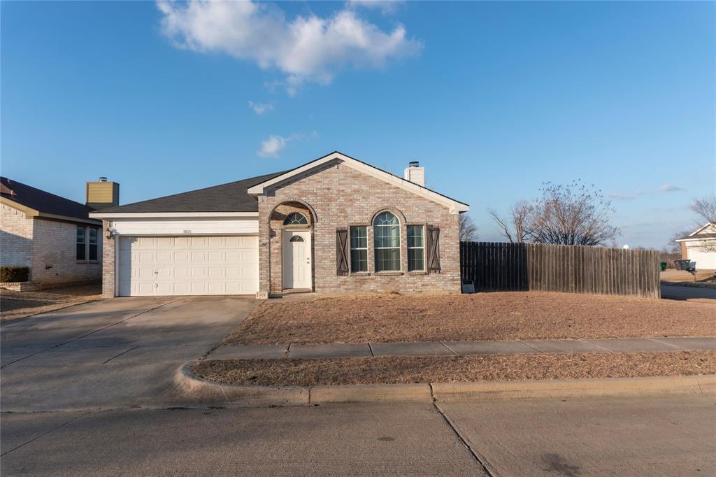 Set on a generous corner lot, this 1615 sq ft home built in 2003 offers the perfect blend of comfort and space. Perfect for first time buyers ready to stop renting and start building equity. The functional layout gives you just the right amount of space. The oversized yard creates endless possibilities from backyard barbecues to garden, play space, or simply enjoying wide open outdoor living. Inside the home is both functional and welcoming, making it easy to settle in and feel at home. Great location close to shopping, highways and schools. AC unit was replaced in 2023. If you've been waiting for something affordable, manageable, and in a great location - this one checks the boxes.
