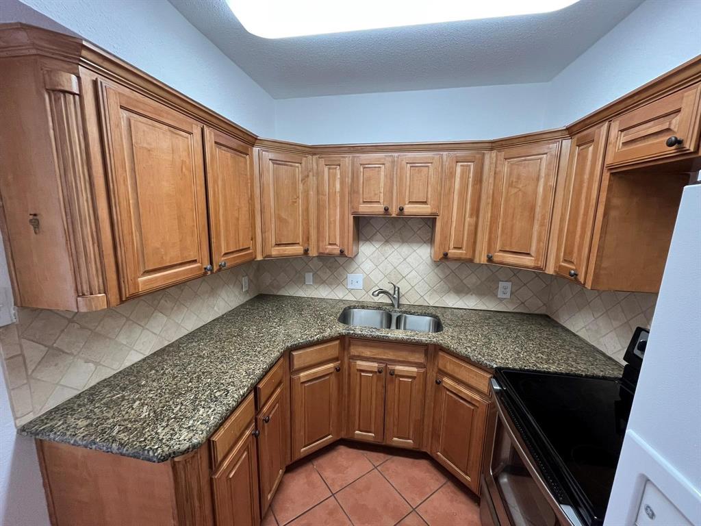 Snug Harbor Condo Apts - Residential