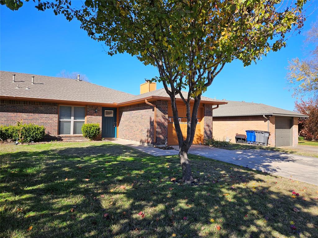 Cute, cozy, crisp and clean duplex in the heart of Sachse. 3 beds, 2 full baths, spacious backyard. Living room has fireplace, dining room right off kitchen. Additional storage off 3rd bedroom! GISD schools. Pet friendly, small pets preferred. Close proximity to restaurants, shopping, local Salmon Park!