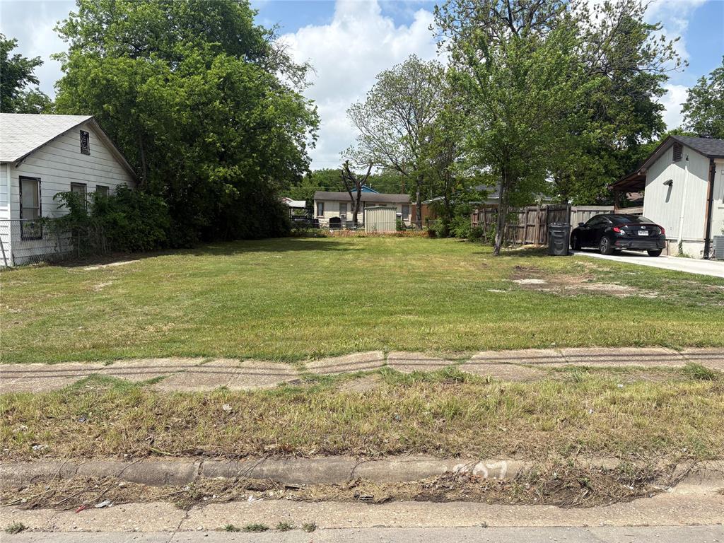 This property is a residential home built around 1946 in a neighborhood south of downtown.  Nearby cross street includes S. Marsalis Ave and E Overton Rd.