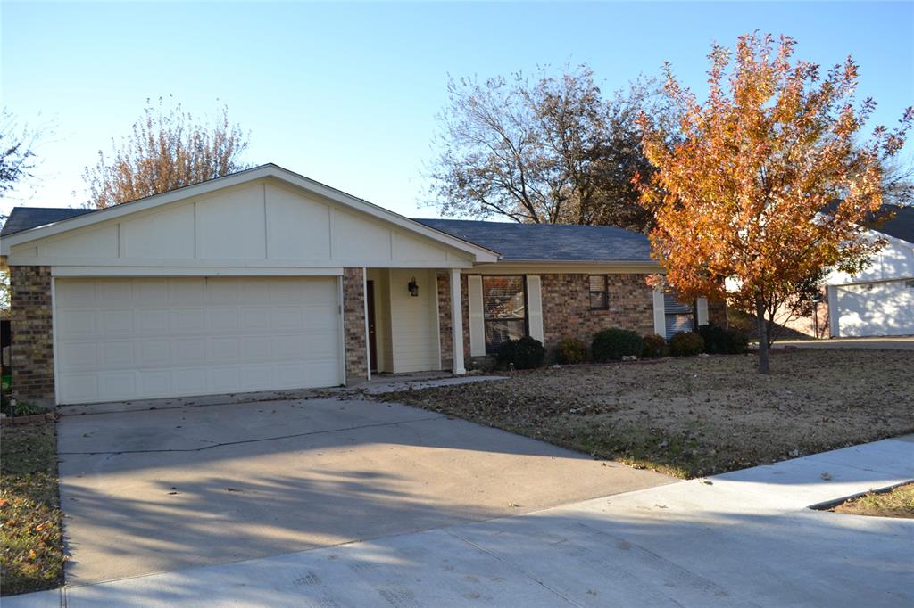 Beautiful one story open floor plan home in the heart of Keller.  Updates include granite, ss appliances, laminate flooring (no carpet, or popcorn ceilings), stone fireplace, and beautiful park like backyard complete with covered deck and storage shed.   Walk to bear creek park and Bear Creek Intermediate.