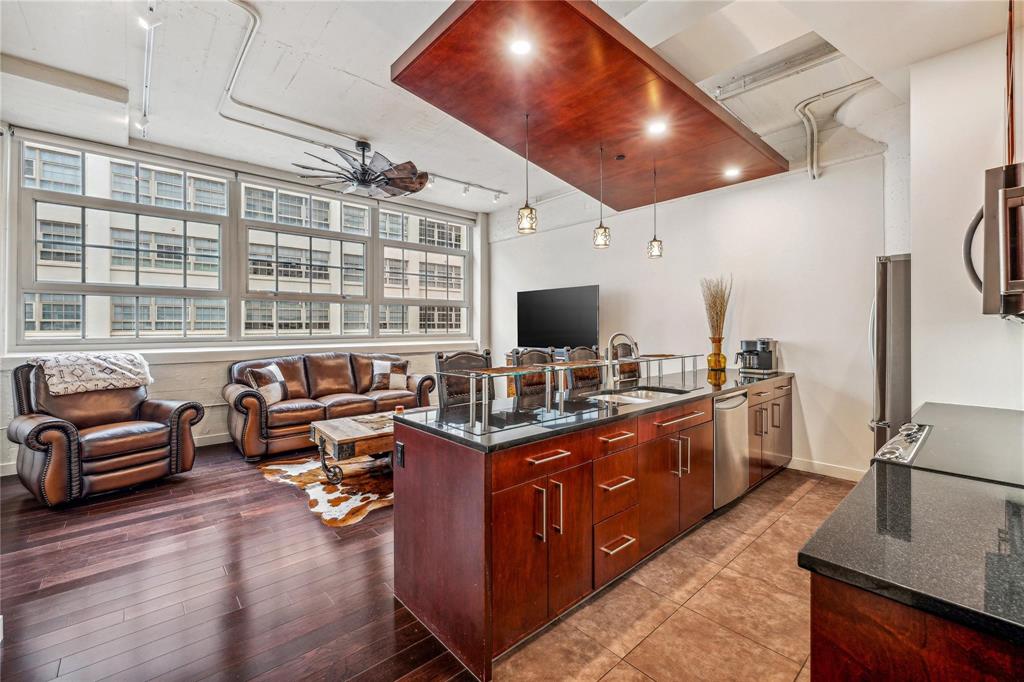 One Montgomery Plaza - Residential
