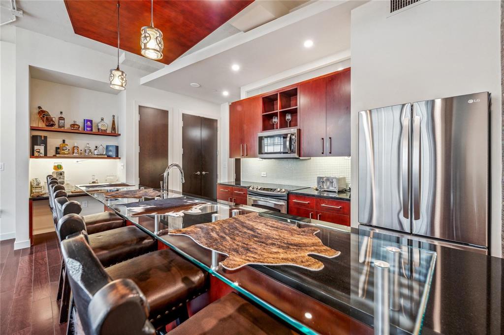 One Montgomery Plaza - Residential