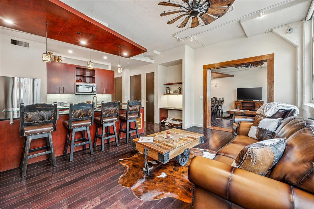 One Montgomery Plaza - Residential