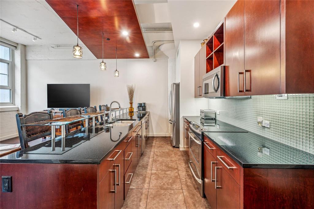 One Montgomery Plaza - Residential