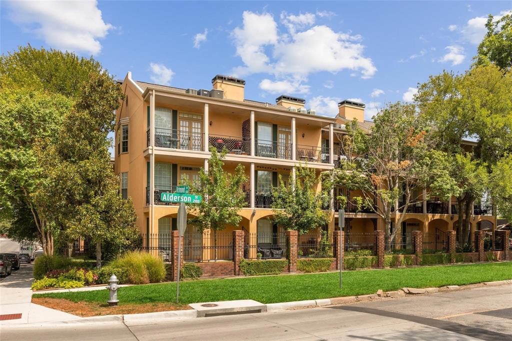 Pristine East Dallas condo with a New Orleans vibe is walking distance to all your favorite things! Walk to Whole Foods, Times Ten Cellars, Scallini's Pizza and every other wonderful Lakewood establishment. Condo is on the first floor in a well run, beautiful community with a wonderful community
pool. Enter to an open layout with a completely updated kitchen, pretty fireplace, updated bathroom and private patio.