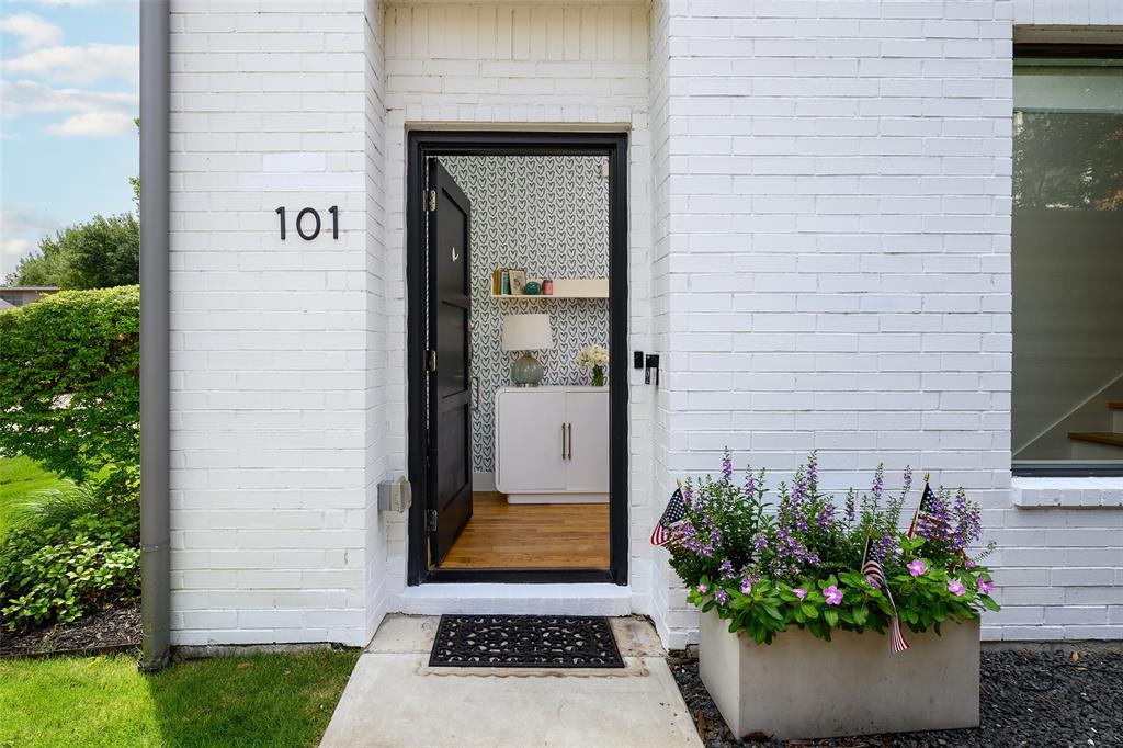 Holland Ave Bldg 4227 4223- - Residential