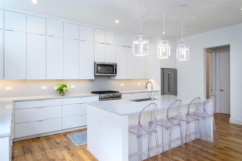 Holland Ave Bldg 4227 4223- - Residential