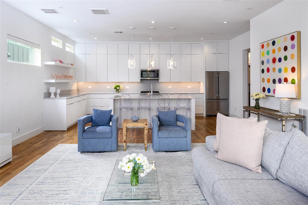 Holland Ave Bldg 4227 4223- - Residential