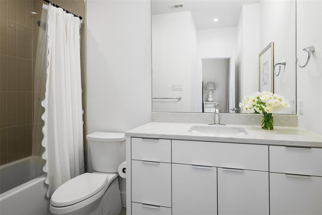 Holland Ave Bldg 4227 4223- - Residential