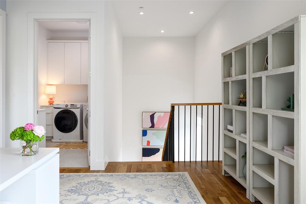 Holland Ave Bldg 4227 4223- - Residential