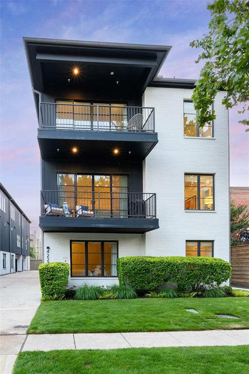Holland Ave Bldg 4227 4223- - Residential