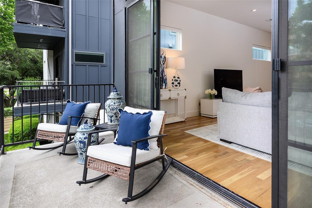 Holland Ave Bldg 4227 4223- - Residential