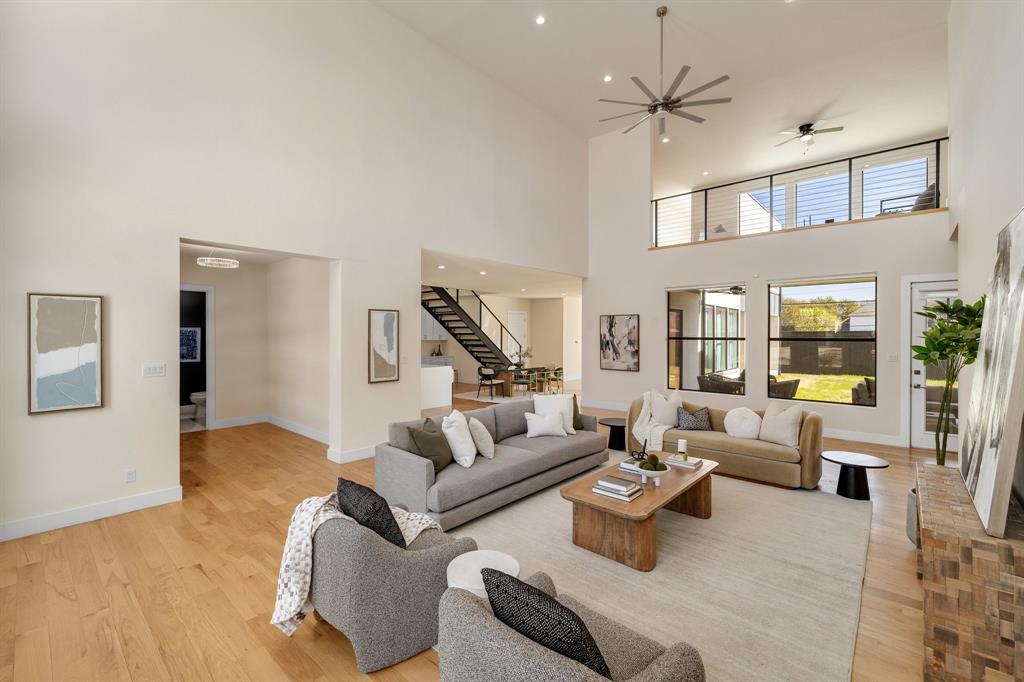 Royal Crest - Residential