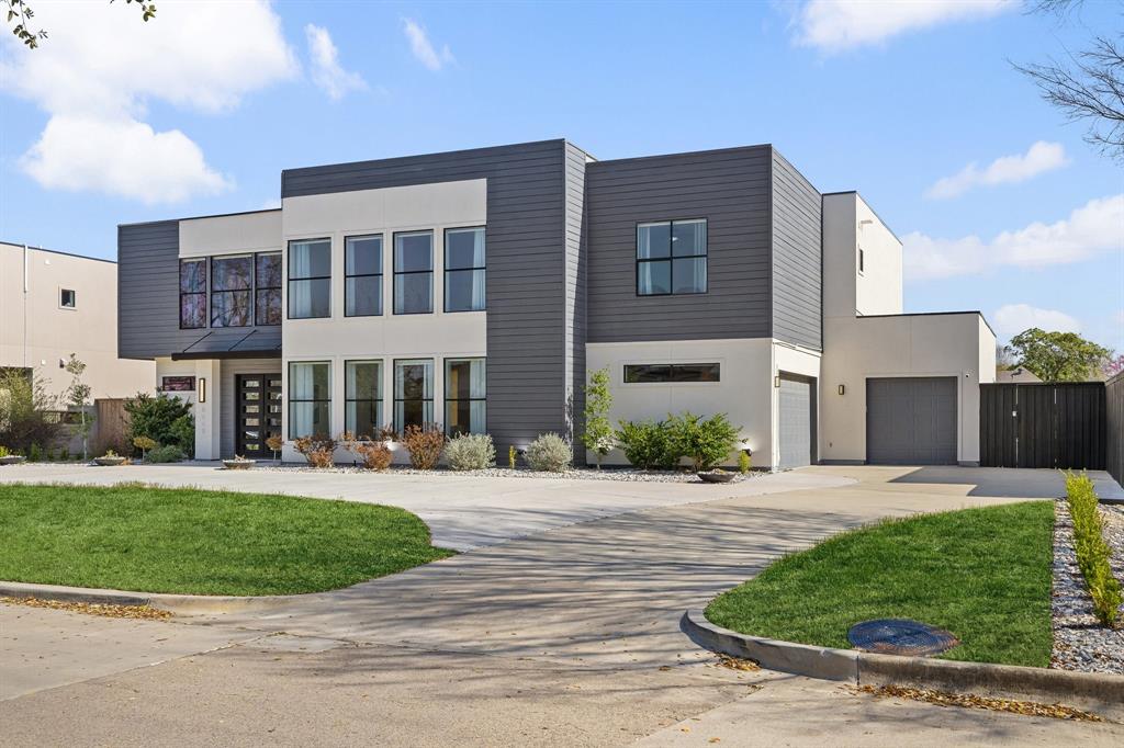 Royal Crest - Residential