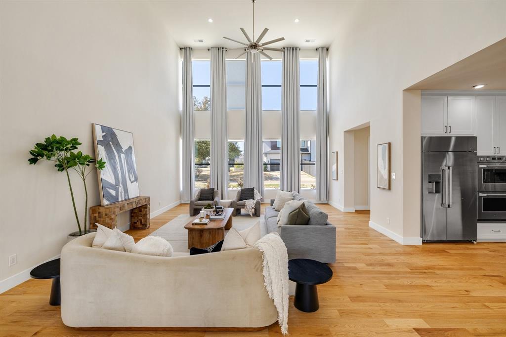 Royal Crest - Residential