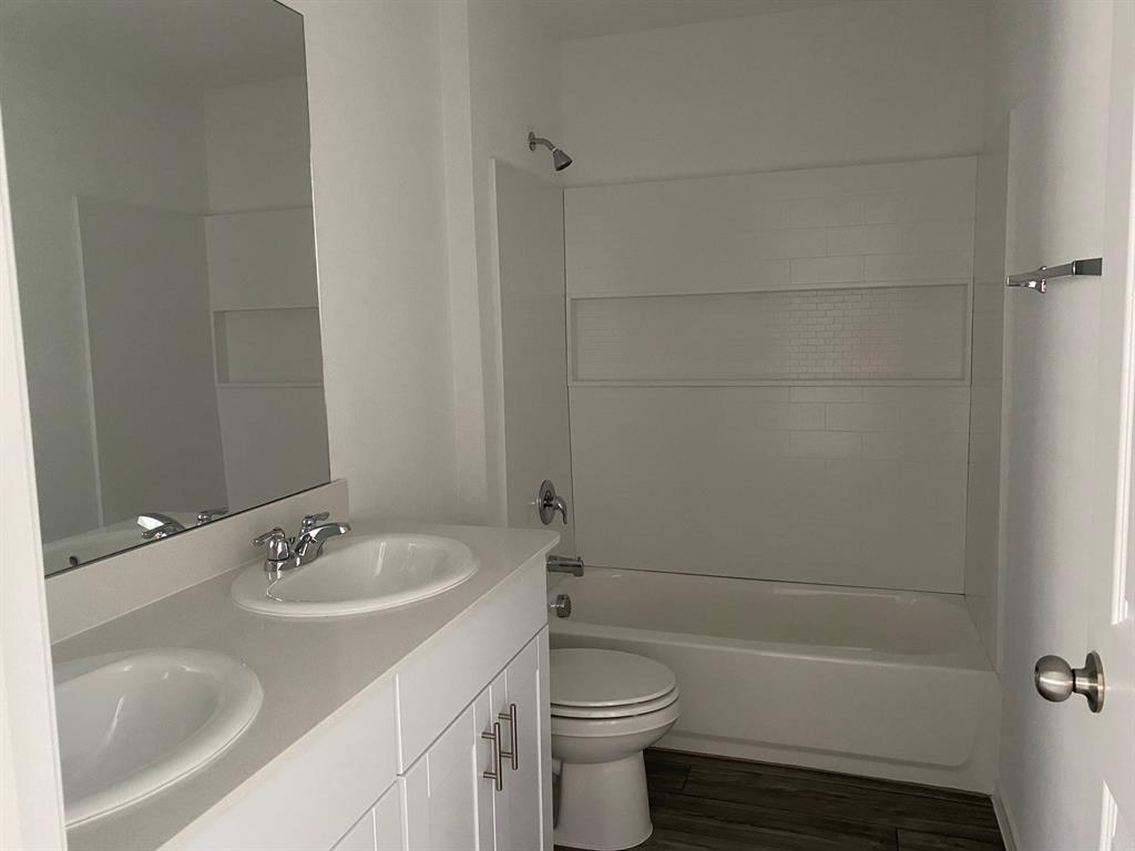 Lake Meadow Ph 1 - Residential Lease