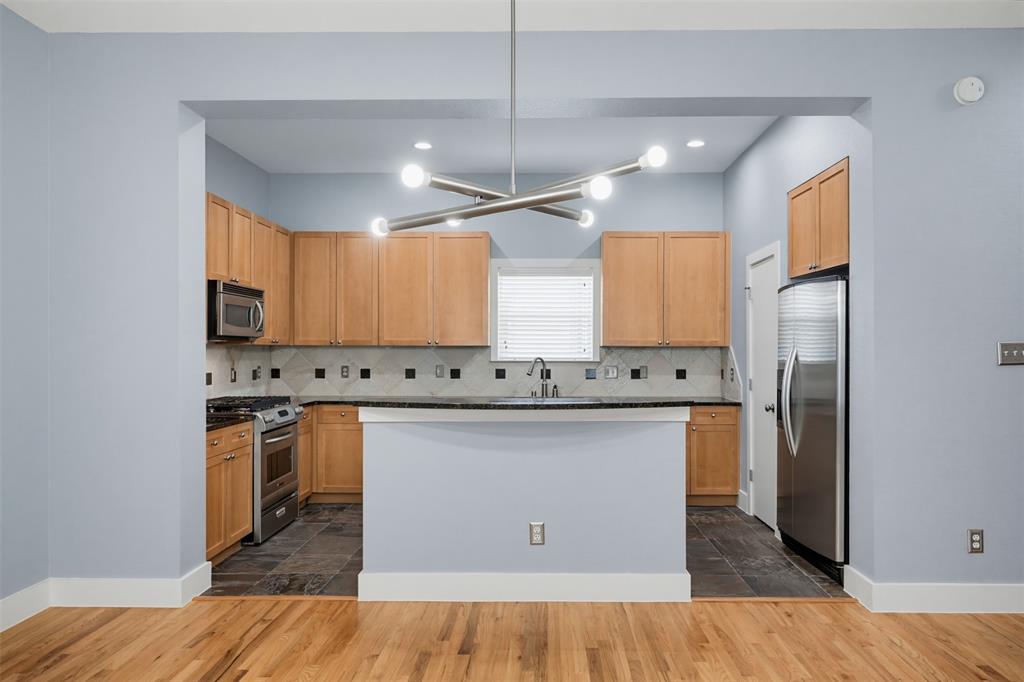 Carreras Twnhms Condos - Residential