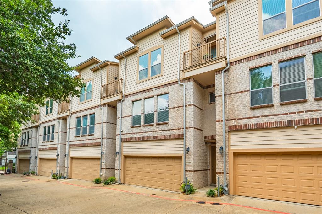 Carreras Twnhms Condos - Residential